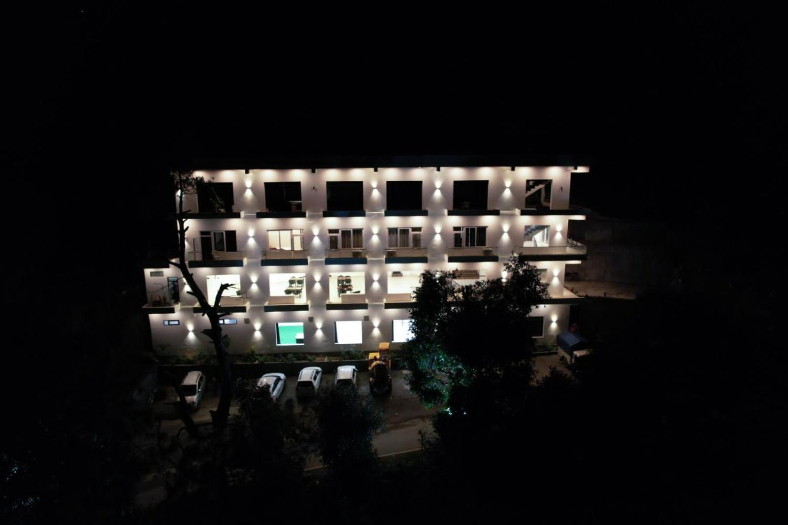 Hotel Candle Wood Чамба Экстерьер фото